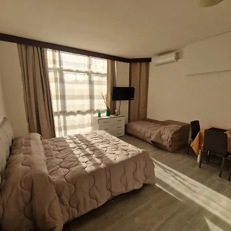 Claudio House דירה